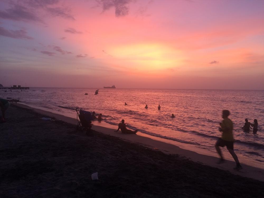 Santa Marta - Beautiful sunsets & beach atmosphere