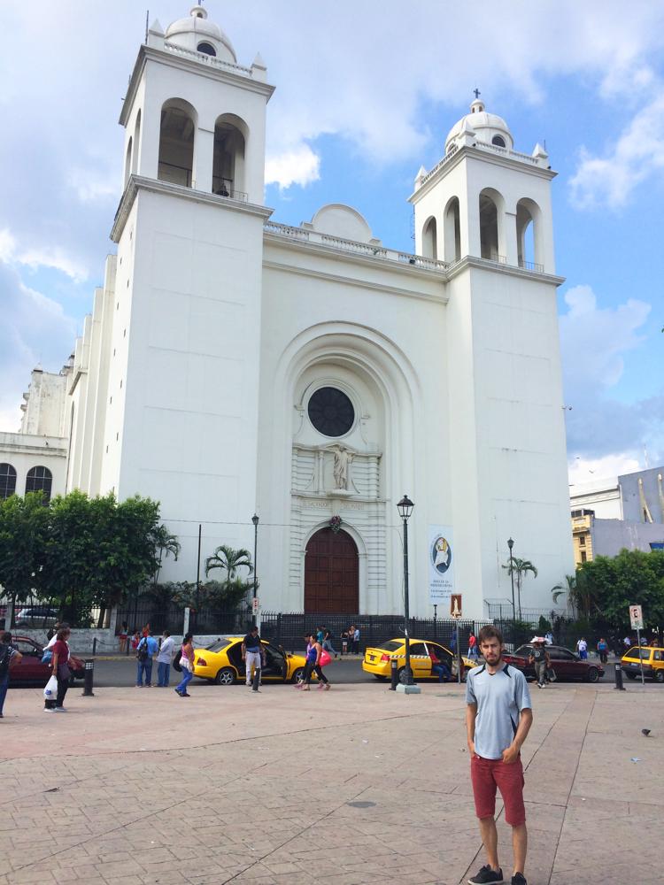 San Salvador - My visit to the MURDER capital of the world