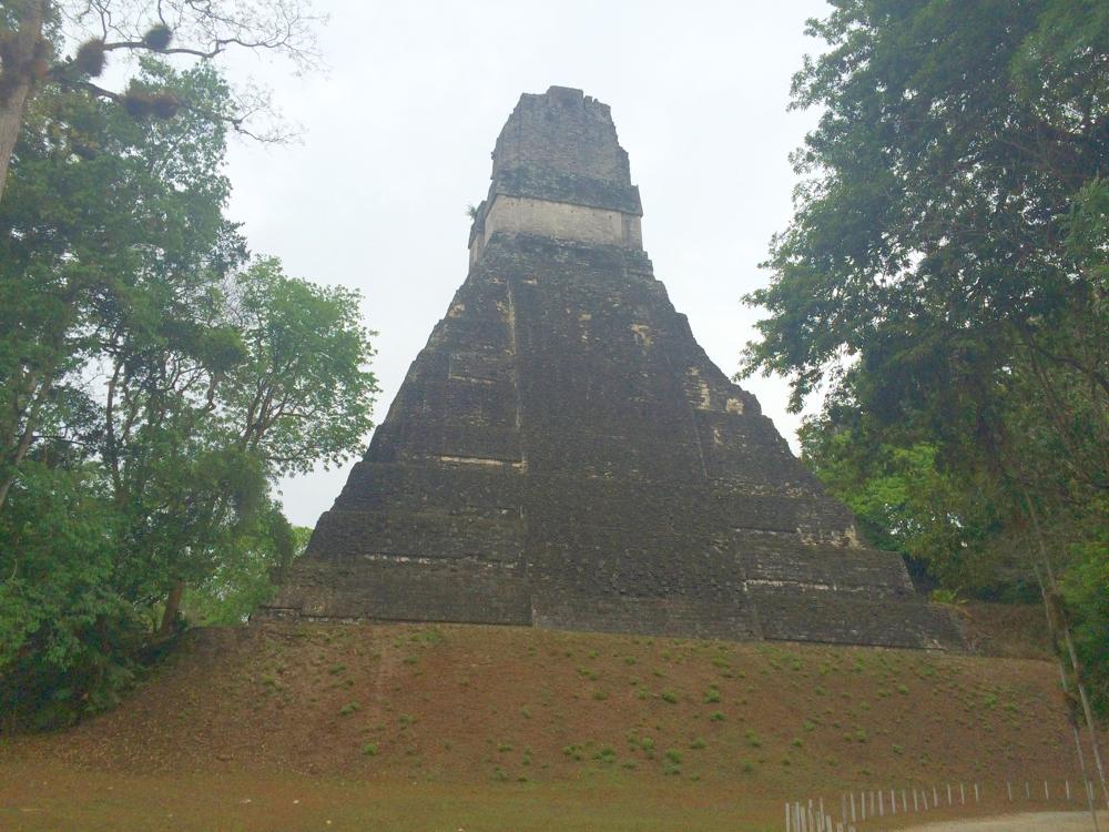 Tikal - Terrible arrival, gay seductions and wild monkey screams in the Mayan ruins