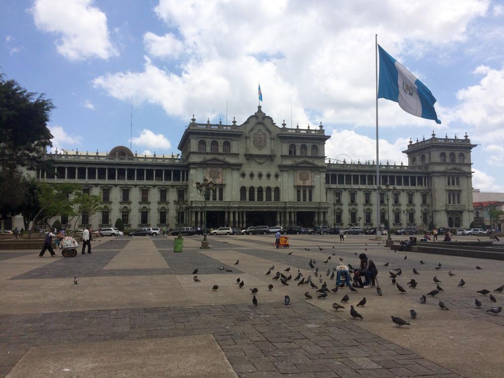 Roadblock and a MEGA traffic jam, dark alleys in Guatemala City and a conclusion about Guatemala