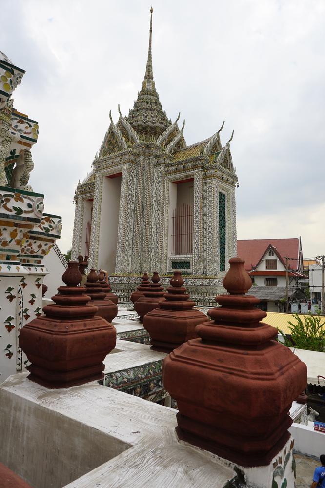 Bangkok (II) - Buddhist temples & Adult entertainment